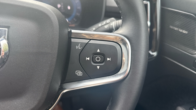 Volvo XC40 2.0 B3P Ultra Dark 5dr Auto Petrol Estate